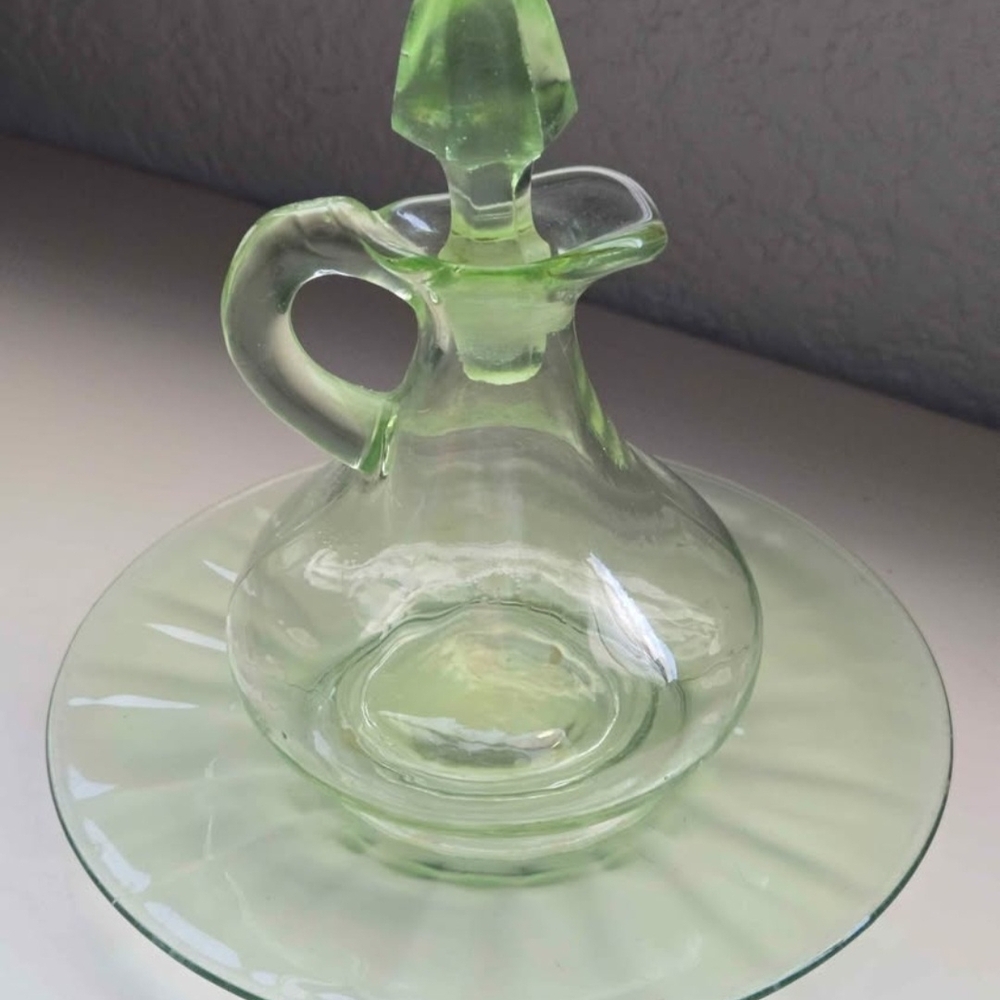 vintage Anchor Hocking uranium (or Vaseline) glass cruet and plate